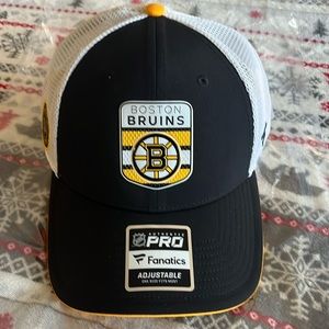 NWOT Fanatics Men’s Bruins Hat